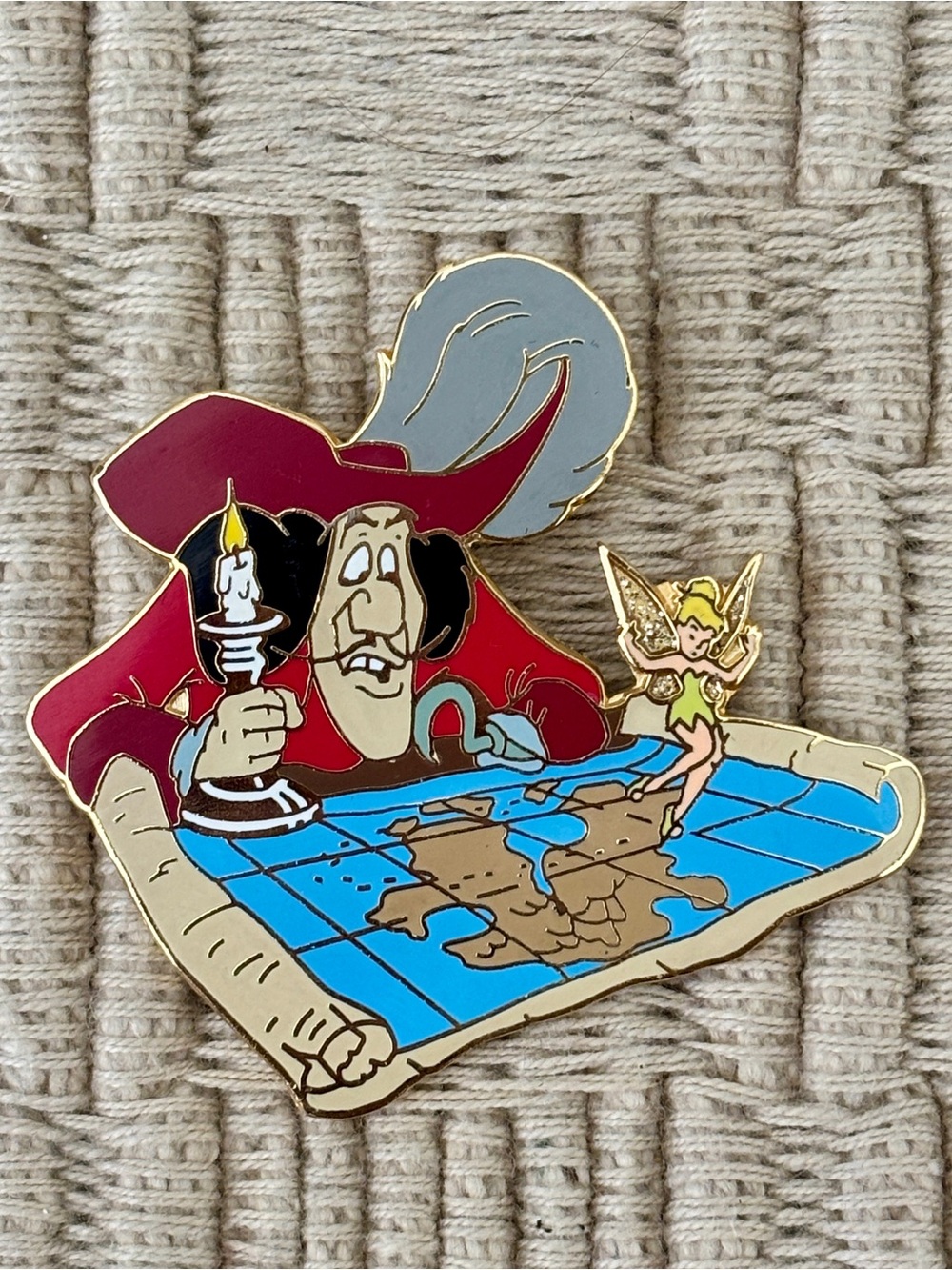 DISNEY 2000 Disneyland “Memorable Moments” Captain Hook & Tinker Bell Map Pin